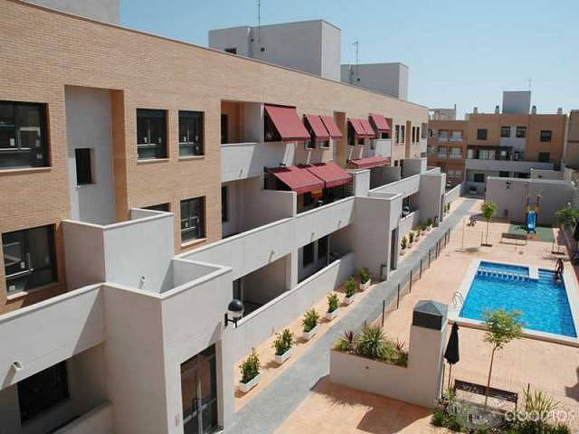 Новый комплекс апартаментов в Аликанте с садом и бассейном