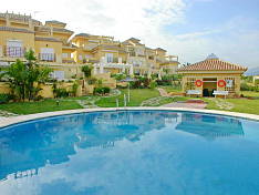 Spacious townhouse in an upcoming area by Soto Serena Golf