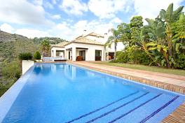Beautiful luxury villa in a secure gated community overlooking La Quinta Golf