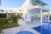 Splendid contemporary style detached villa in an elevated location in El Herrojo Alto with panoramic views of the coast line and the sea to Africa