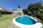 Detached villa in residential area within easy walking distance to the beach El Pilar, Estepona