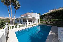 Detached villa 4 bedroom situated a short distance from the centre of Elviria, Marbella