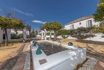 Spacious ground floor garden apartment in a characterful community with extensive communal gardens and a large swimming pool, Estepona