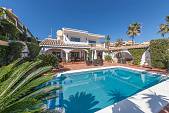 Beautiful detached villa with beautiful front line sea views situated just a short walk to the beach El faro, Mijas Costa