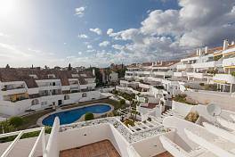 Spacious 2 bedroom apartment close to all the amenities of Nueva Andalucia and also within walking distance to the beaches of Puerto Banus