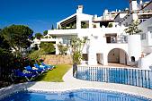 Beautifully presented 3 bedroom duplex apartment on the prestigious La Quinta Golf Course just a short distance outside Puerto Banus, La Quinta Golf
