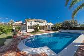Luxury detached villa in one of Marbella’s most celebrated locations within easy reach of local amenities including the local shops and restaurants