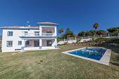 Brand new 4 bedroom villa in the Golf Valley within easy walking distance of local  restaurants and short distance from Puerto Banus, Marbella