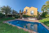 Very spacious 3 bedroom detached villa in a secluded south west facing plot in this extremely popular golf resort location Mijas Golf, Mijas