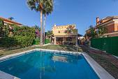 Very spacious family villa n a beachside location just a short walk to the beach, restaurants and bars, Marbella