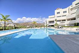 Luxury 2 bedroom apartment in immaculate condition with stunning views to the sea, LoS Flamingos Golf, Estepona