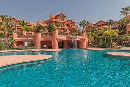 Комплекс с 1-2-3 сп. апартаментами в хорошей локации the New Golden Mile недалеко от Puerto Banus и Marbella
