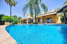 Beautiful classic style villa with spectacular views to the coast, sea and mountains, Puerto Almendro, Benahavis
