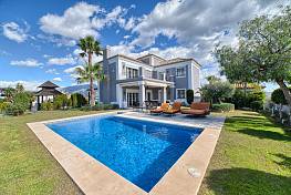 Beautiful 4-bedroom villa with spectacular views to the coast in Puerto del Capitan, Benahavis