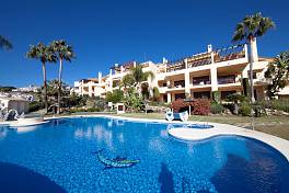 Wonderful 3 bedroom penthouse apartment with open views towards the coast situated in the popular Los Arqueros Golf Resort, Marbella