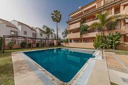 Bright Penthouse situated in Playa de Alicate just a few meters from the beach at La Chapas Playa, Marbella
