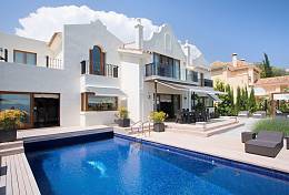 Elegant family villa standing on the front line of the La Quinta Golf Course enjoying beautiful views over the golf to the sea, Benahavis