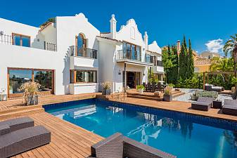 Elegant family villa standing on the front line of the La Quinta Golf Course enjoying beautiful views over the golf to the sea, Benahavis