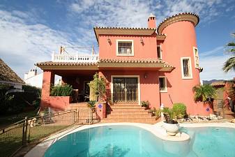 Large villa in the most prestigious locations in East Marbella
